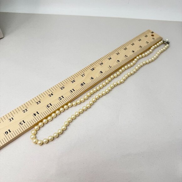 Vintage Long Imitation Pearl Necklace‎ Ornate Clasp Marked Japan Retro Classic - Picture 5 of 15